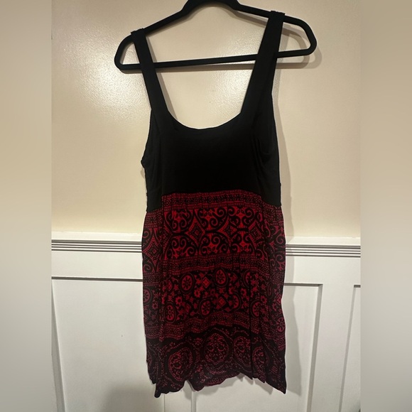 Black Sleeveless Red Design Dress - Picture 2 of 4